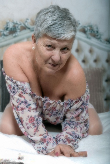 kind older woman sex pic