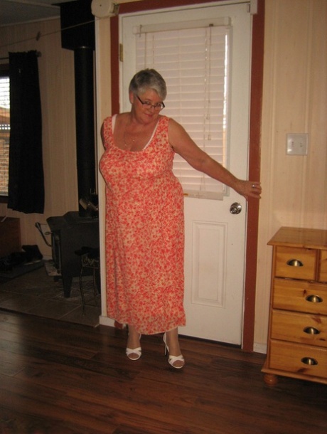 fat bbw granny spreading hot sex pictures