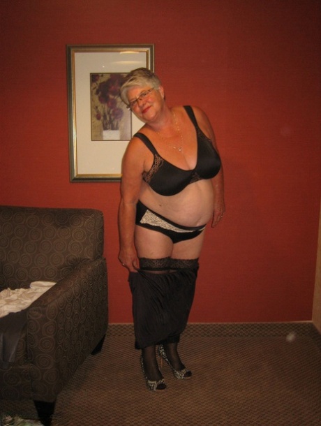 curvy sexy granny free images