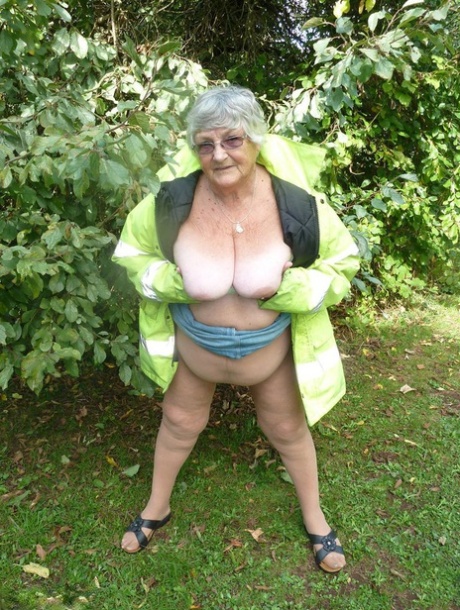 granny sketch nude photos