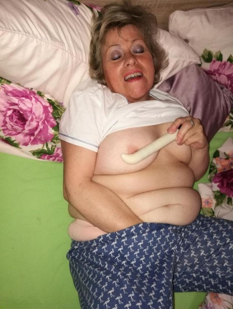 wrinkled granny red art porn pics