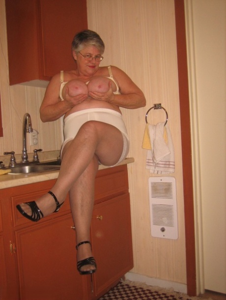 big ass granny twerking beautiful naked gallery