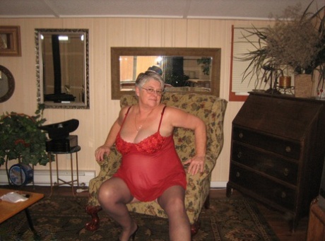 retro tiny tit older woman free sexy images