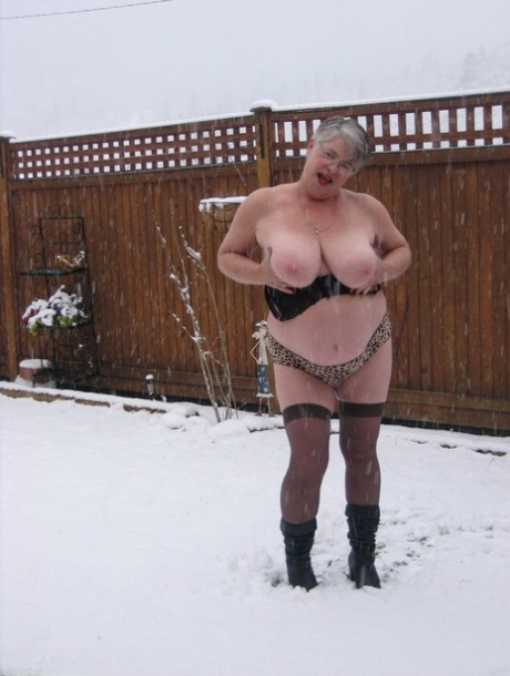 mature solo outdoor pornographic archive