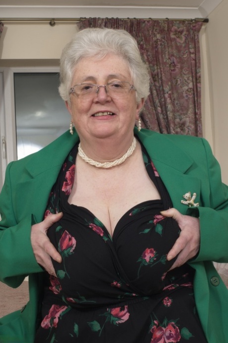 granny award sexy naked pics