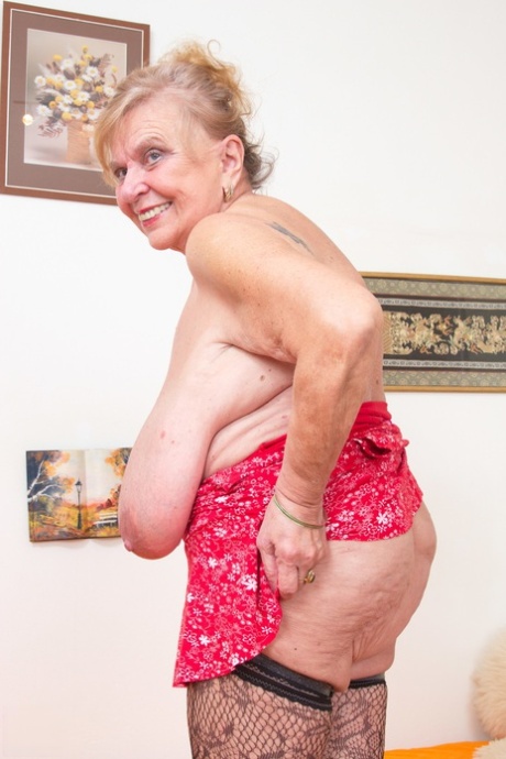 pawg granny handjob sex pics