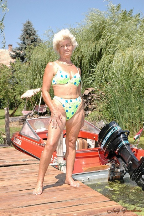 granny rides free naked pic