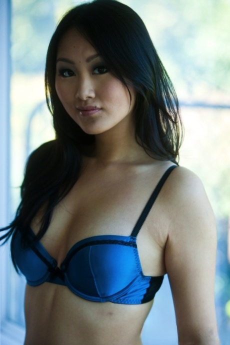 Evelyn Lin sex actress archive