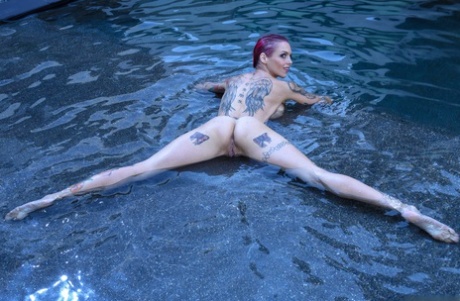 Anna Bell Peaks model porn photo