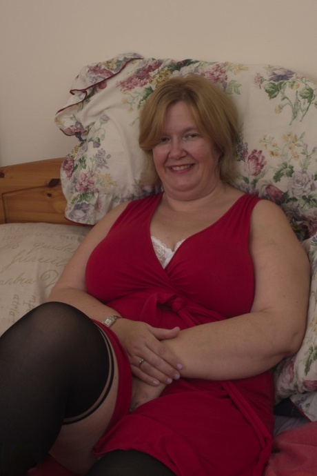 chubby mature pussy spread adult galleries